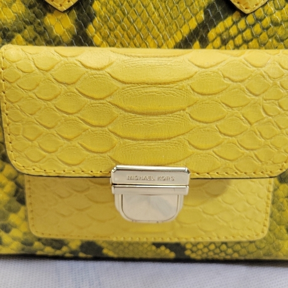 MICHAEL MICHAEL KORS EMBOSSED LEATHER BRIDGETTE NORTH SOUTHMESSENGER BAG - Picture 4 of 11